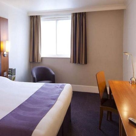 Premier Inn Колчестър Екстериор снимка