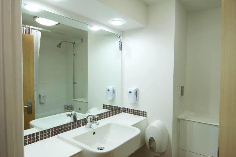 Premier Inn Колчестър Екстериор снимка